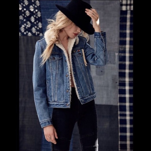 Levis Trucker Sherpa Lined Denim Jacket - Picture 3 of 8